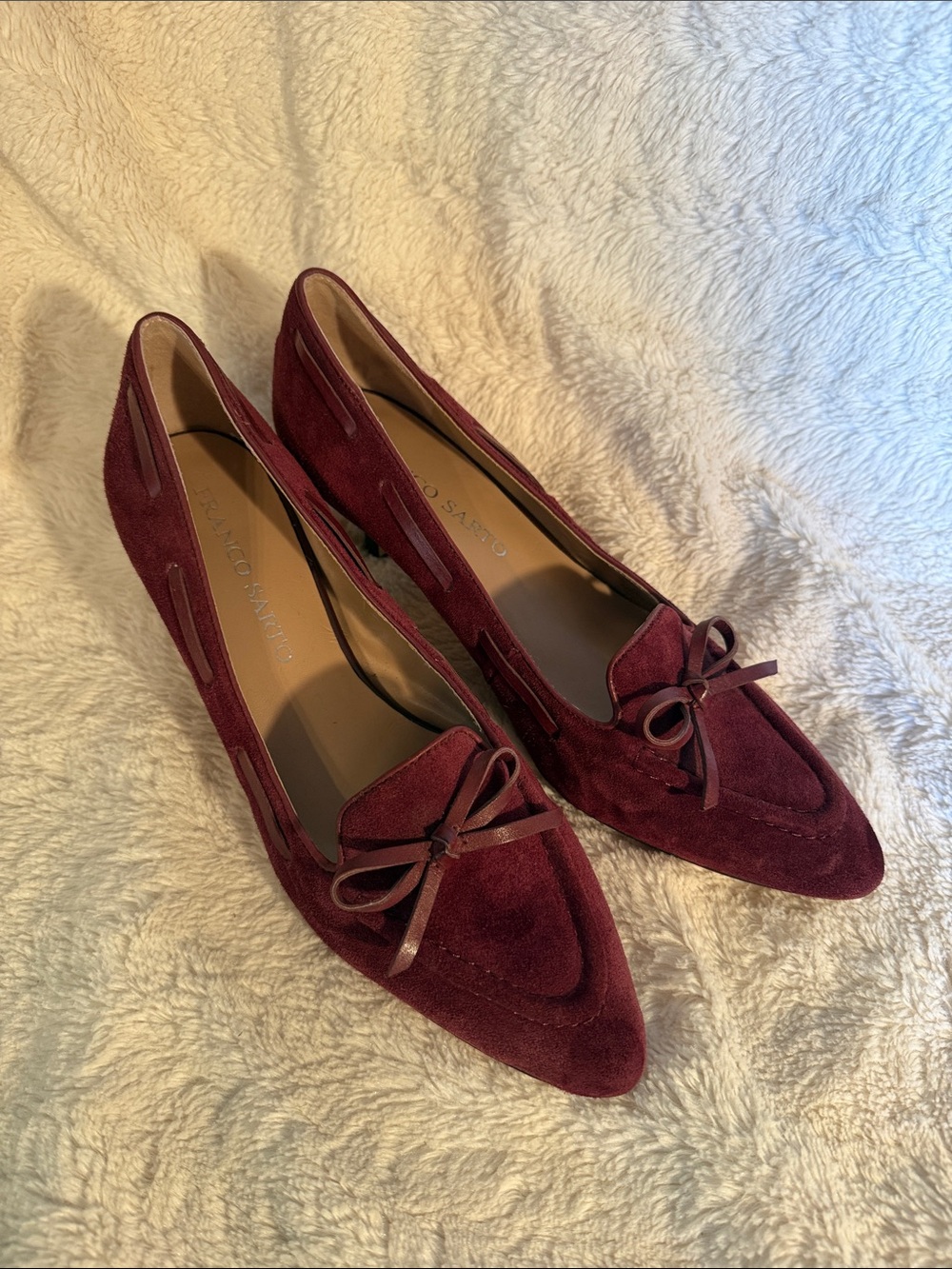 Franco Sarto Rascal Burgundy Suede Bow Loafer Pumps Heels 7.5M Quiet Luxury Wine